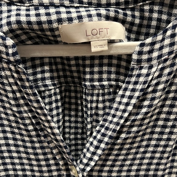 LOFT Size XS Button Down cap sleeve blouse. Barely worn - Picture 2 of 6